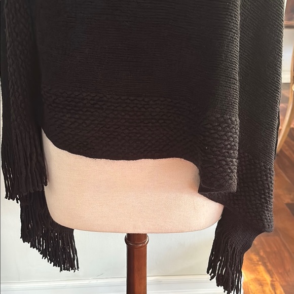 Elegant Black Women's Sweater Poncho - Picture 5 of 5